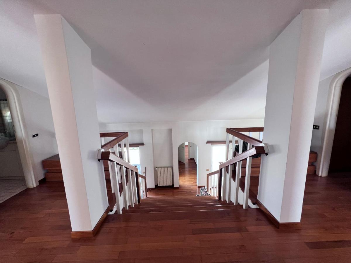 Villa Luxury Roma Marco Simone ภายนอก รูปภาพ