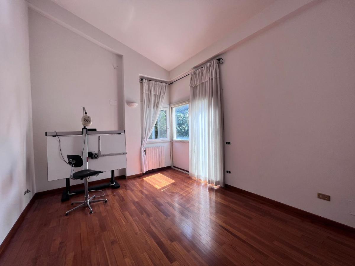 Villa Luxury Roma Marco Simone ภายนอก รูปภาพ